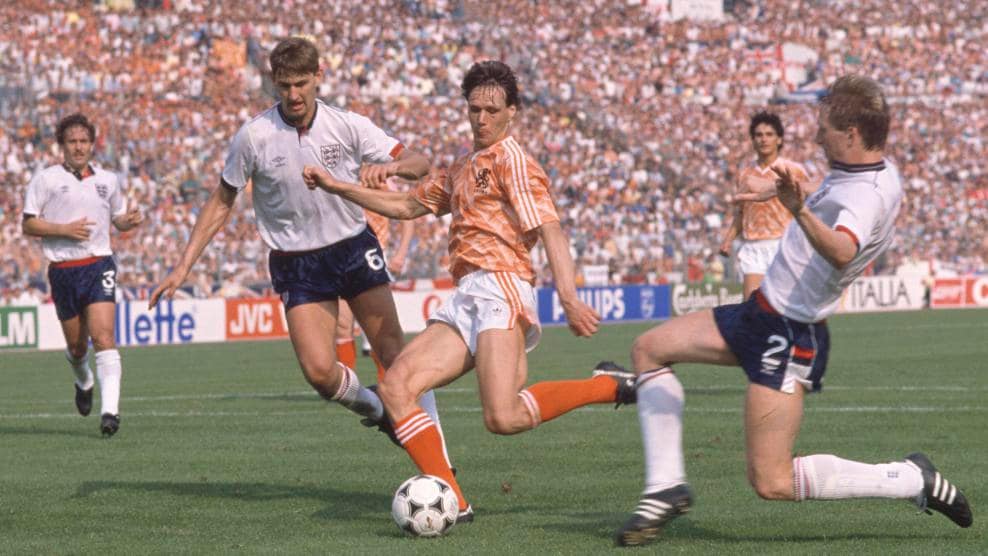 Marco-Van-Basten-em-acao-na-vitoria-da-Holanda-na-Inglaterra-pela-Eurocopa-1988 Por que a Inglaterra não tem Eurocopa?