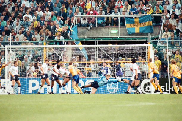 Suecia-vence-Inglaterra-na-fase-de-grupos-da-Eurocopa-1992-e-elimina-ingleses-da-competicao Por que a Inglaterra não tem Eurocopa?