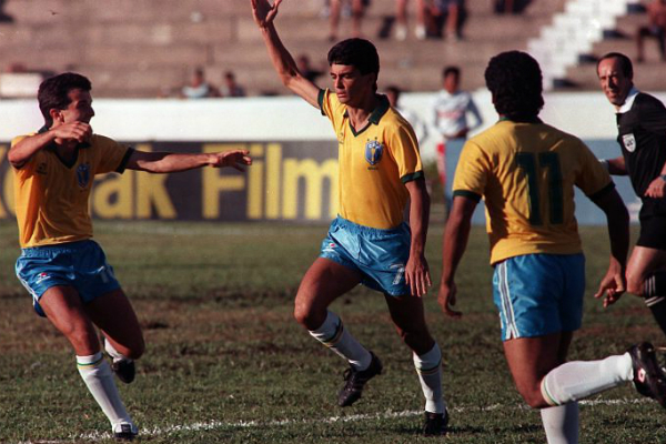 Bebeto-marcou-um-dos-gols-da-vitoria-do-Brasil-na-estreia-da-Copa-America-1989-contra-a-Venezuela As estreias do Brasil na Copa América que anteciparam o título