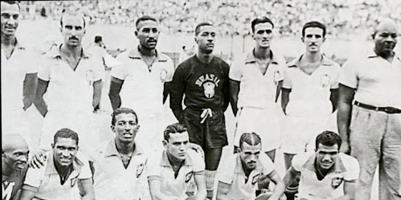 poster-dos-jogadores-do-Brasil-tricampeao-da-copa-america-em-1949 As estreias do Brasil na Copa América que anteciparam o título