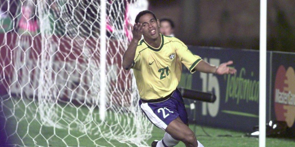 ronaldinho-gaucho-comemorando-seu-primeiro-gol-pela-selecao-brasileira-contra-a-Venezuela-pela-copa-america-1999 As estreias do Brasil na Copa América que anteciparam o título