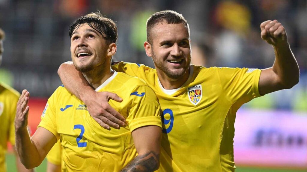 Seleção Romena de Futebol comemora acesso à Liga B da UEFA Nations League.