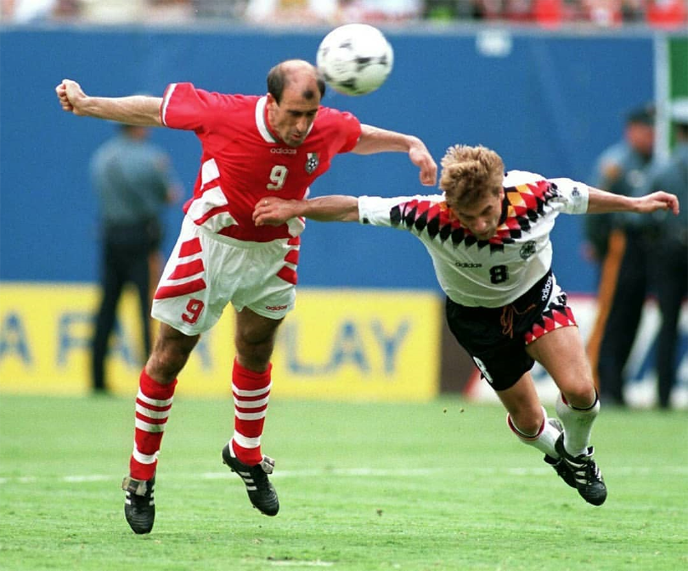 Gol de cabeça de Yordan Letchkov na vitória da Bulgária sobre a Alemanha nas quartas de final da Copa do Mundo de 1994.