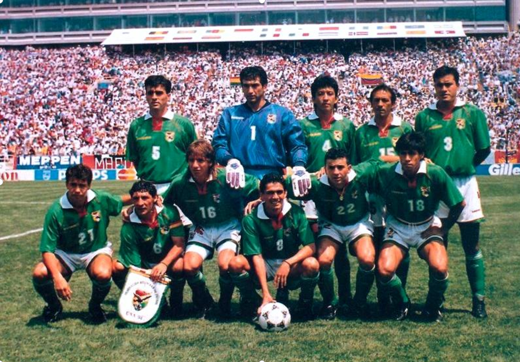 Seleção Boliviana de 1994 posa antes da estreia na Copa do Mundo contra a Alemanha, em Chicago.
