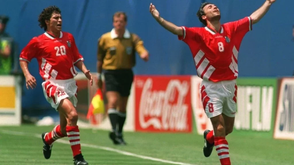 Stoichkov comemorando gol contra a Alemanha pelas quartas de final.
