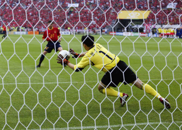 Goleiro Lee Woon-jae Coreia do Sul defende pênalti Copa do Mundo 2002 Espanha.