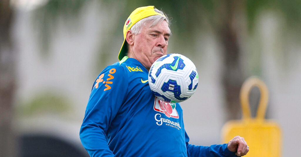Técnico italiano Carlo Ancelotti no treino da Seleção Brasileira durante a preparação para as eliminatórias da Copa do Mundo 2026.