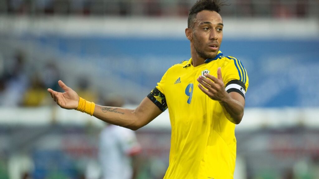 Aubameyang, capitão Gabão, comemora gol nas Eliminatórias Africanas Copa 2026
