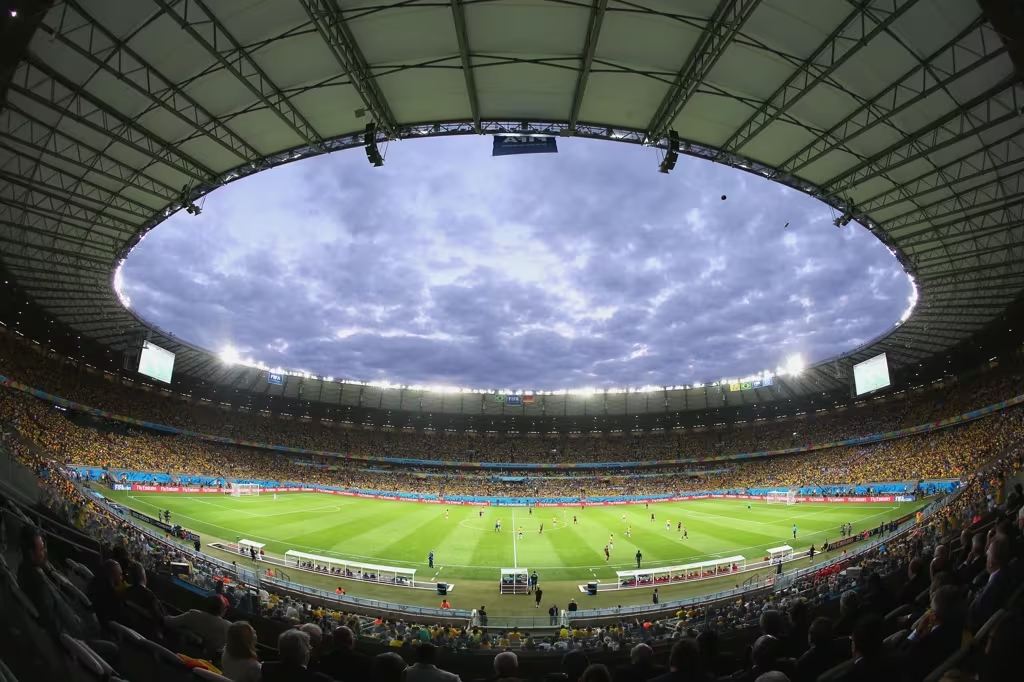 Estádio Mineirão lotado antes de Brasil x Alemanha, semifinal Copa do Mundo 2014.