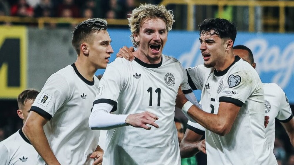 Jogadores alemães comemorando gol, Eliminatórias Copa 2026, seleção próxima da vaga, futebol europeu