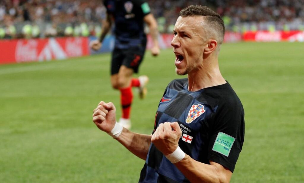 Ivan Perišić vibrando intensamente após marcar o gol da Croácia contra a Inglaterra na prorrogação da semifinal da Copa do Mundo 2018.